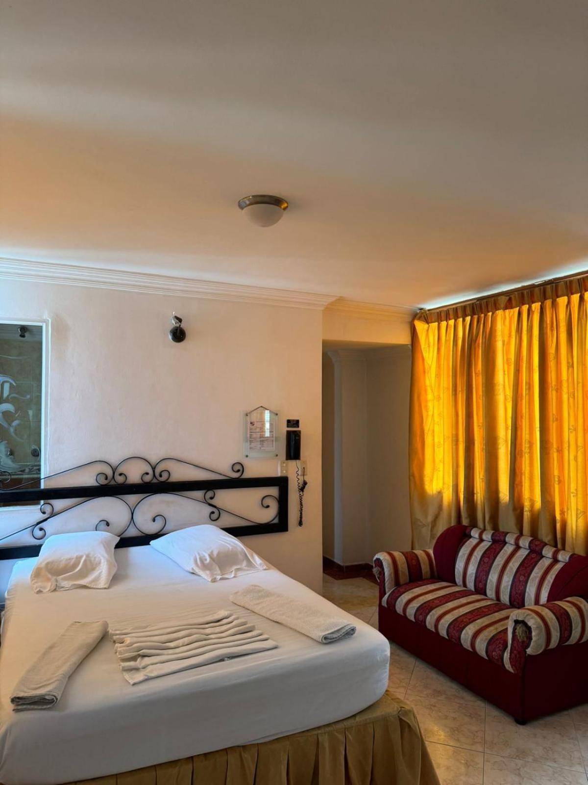 Plaza Real Sur Hotel *